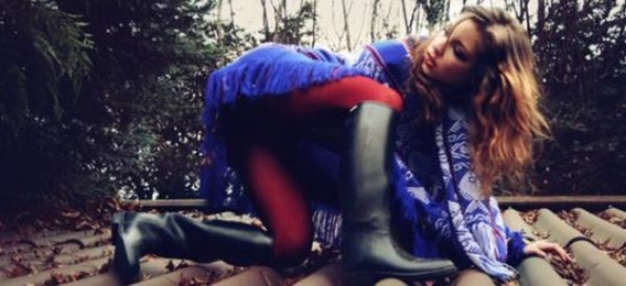 Modelki w dziwnych pozach