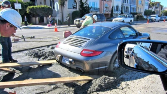 Porsche 911 w cemencie